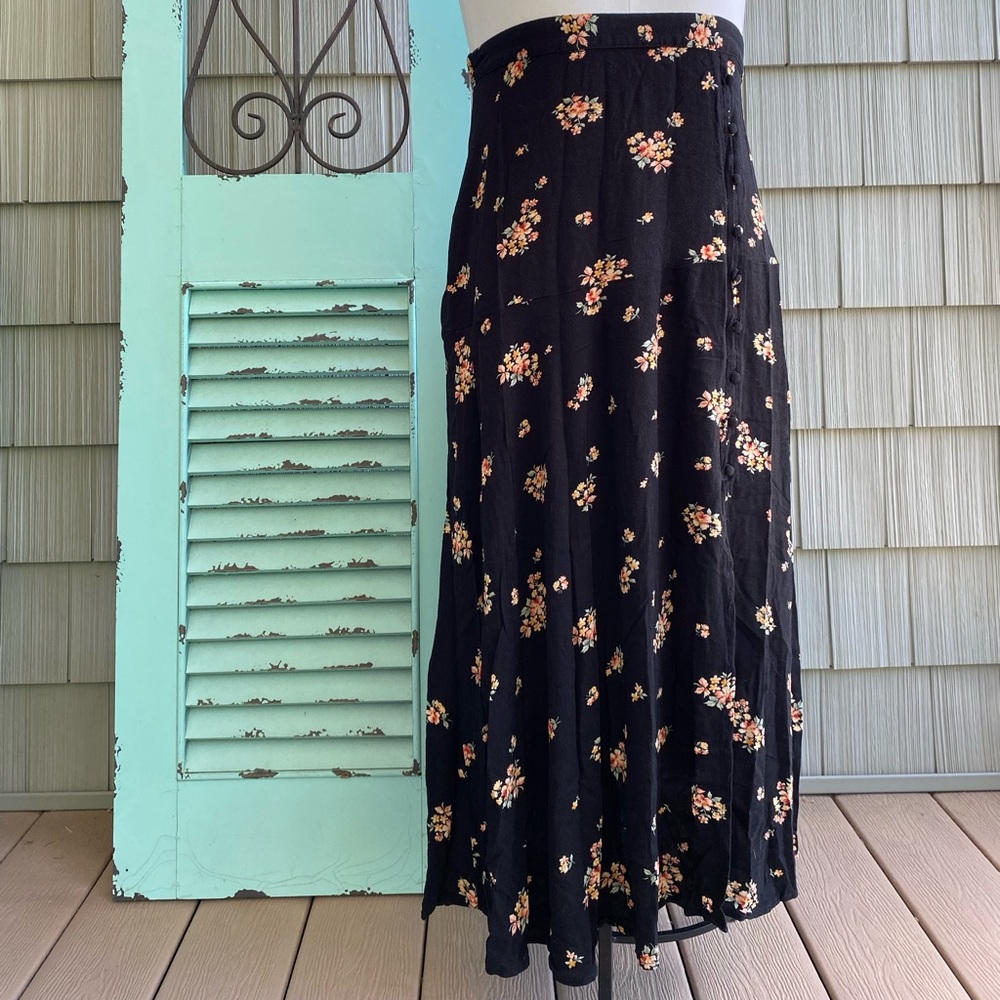 Beautiful Vintage floral maxi skirt with button detail